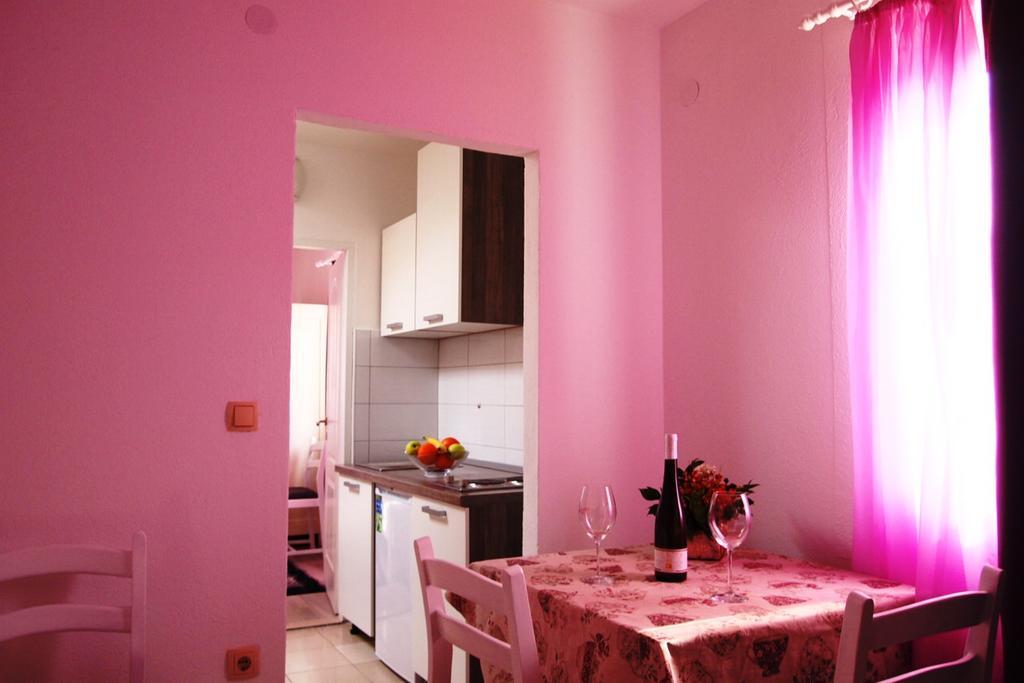 Apartment Old Town Makarska Rum bild